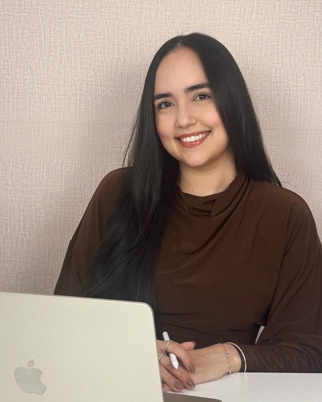Elaine Araújo, nutricionista clínica, em seu consultório